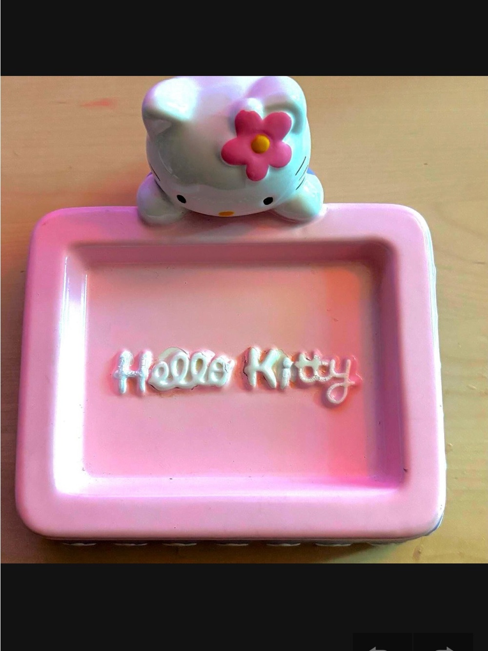 Sanrio Hello Kitty 2000 Y2K Ceramic Soap Dish Pink Purple Daisy Flower
Bathroom